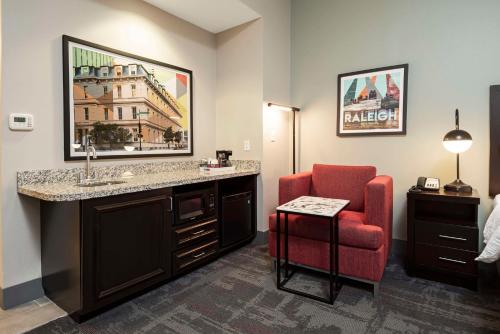 Hampton Inn & Suites - Raleigh Downtown