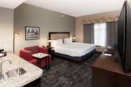 Hampton Inn & Suites - Raleigh Downtown