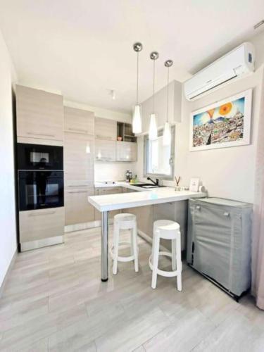 Kitchen, Il Gioiello : Apt 2 pers, Clim, Piscine, Parking in Avenue de Cannes