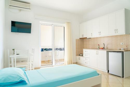 Studio Apartment image 3