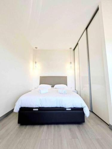 Il Gioiello : Apt 2 pers, Clim, Piscine, Parking in Avenue de Cannes