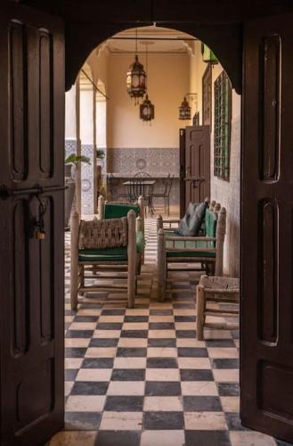 Riad Elaissi Riad Elaissi