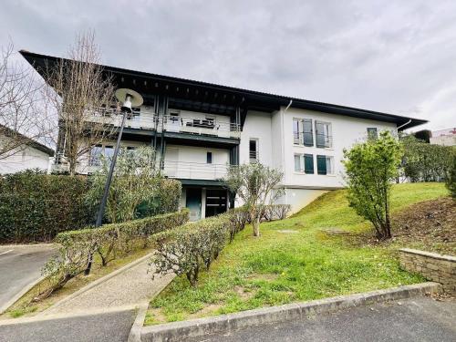 Cambo-les-Bains : Appartement 3 pièces avec parking et animaux acceptés - FR-1-495-135 - Apartment - Cambo-les-Bains