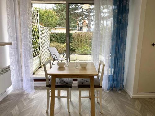 STUDIO AVEC TERRASSE PLEIN SUD - RÉSIDENCE LE FENIL AVENUE DE VERDUN A CABOURG (STUDIO AVEC TERRASSE PLEIN SUD - RESIDENCE LE FENIL AVENUE DE VERDUN A CABOURG) in Plaža Cabourg