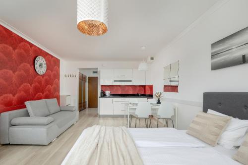 Modern Studio with Balcony 650 m from the Beach by Rent like home - image 4