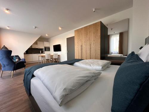 Hotel Schöne Aussicht, Stilvoll modern, direkt am Rüstersieler Hafen in Wilhelmshaven, Deutschland