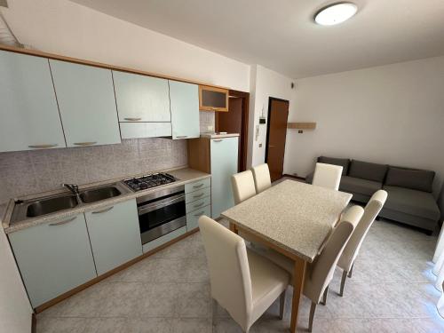 Superior One-Bedroom Apartment image 6