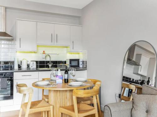 Pass the Keys Charming Apartment in North London - image 4