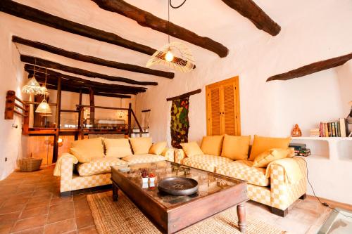 Casa de los títeres (Casa de los titeres) in Pitres City Center