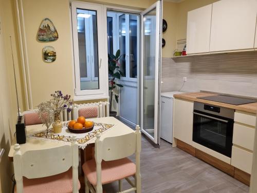 Erkély/terasz, Bulevar NS - Stan u blizini železnike stanice i Sajma (Bulevar NS - Stan u blizini zeleznike stanice i Sajma) in Banatić