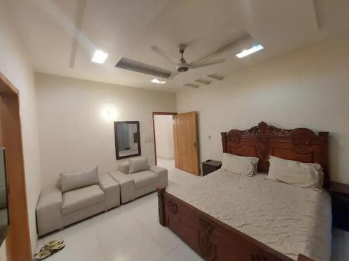 5 Bedrooms furnished separate upper portion house in DHA Phase 4 Lahore - Rent is exclusive of electricity and shall be as per actual usage - image 8