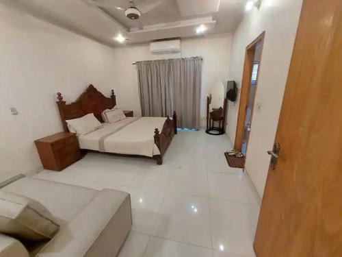 5 Bedrooms furnished separate upper portion house in DHA Phase 4 Lahore - Rent is exclusive of electricity and shall be as per actual usage - image 12