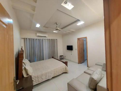 5 Bedrooms furnished separate upper portion house in DHA Phase 4 Lahore - Rent is exclusive of electricity and shall be as per actual usage - main image