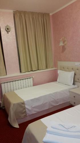 Hamlet Hotel - image 5