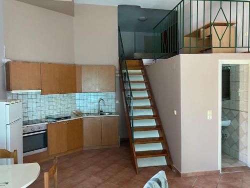 Μεζονέτα AIKATERINI N 17 (Μεζονετα AIKATERINI N 17) near Híosz-szigeti nemzeti repülőtér