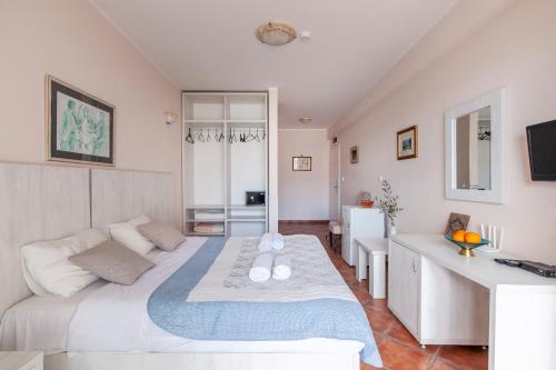 Mila & Aleksandr Apartments - main image