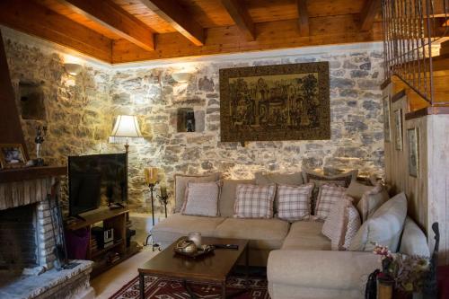 Kleitor Stone Villa-Peloponnese Getaway - Accommodation - Klitoria