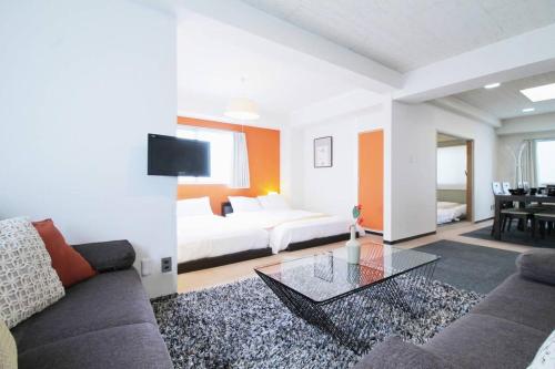 Ishiki by b hotel - Best location 2 min HiroshimJR station, Up to 10 ppl