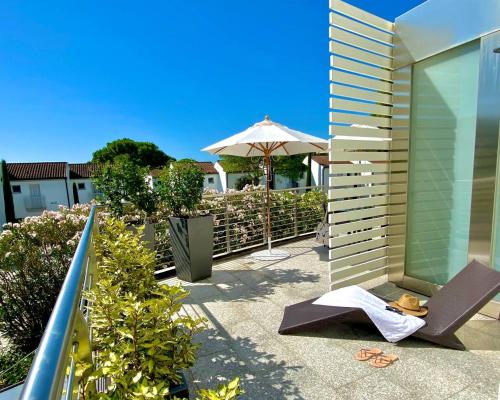 Queen Room with Pool View