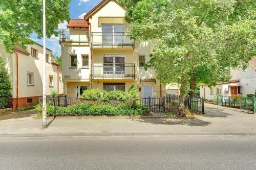 By the Sea Nadmorski with Balcony 300m from the Beach by Noclegi Renters - image 3