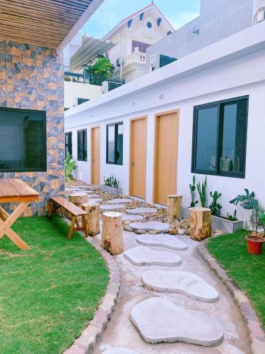 Nhà Mình Homestay Hạ Long