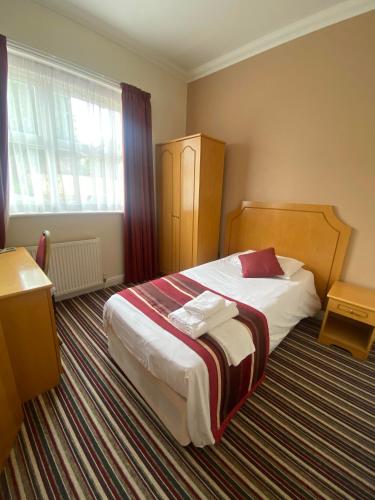 The Lawn Hotel - image 10