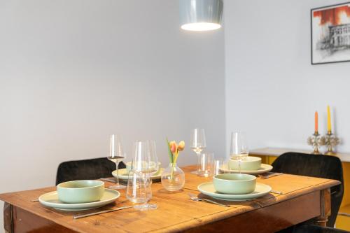 CLS Zentrale City-Wohnung in Hamburg mit E-Laden und Tiefgarage, Klimaanlage, gratis WLAN, Smart TV, großer Balkon, Blick über Hamburg, Parkplatz, Cafe im Haus, Bushaltestelle direkt gegenüber, Flex Check In, Hamburgo (foto 8)