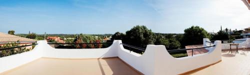 Exterior view, Casa Limão in Monte Canelas