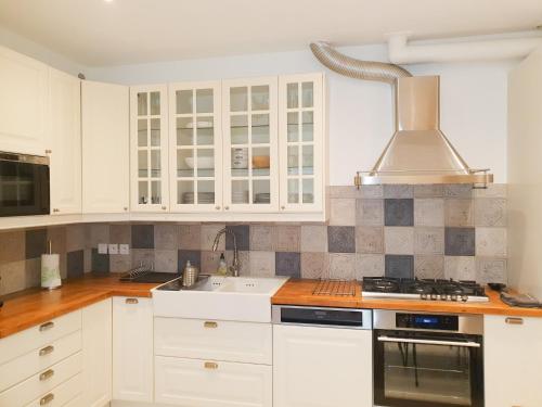EXIGEHOME - Ici habita Voltaire-Maison en plein centre-ville in Saint-Germain-en-Laye