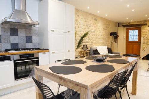 EXIGEHOME - Ici habita Voltaire-Maison en plein centre-ville in Saint-Germain-en-Laye