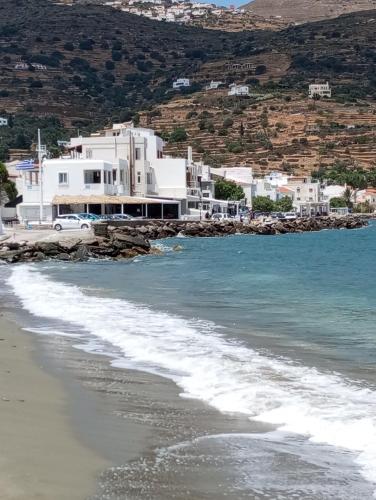 Lefakis cottage in Ormos Korthiou (Cyclades)