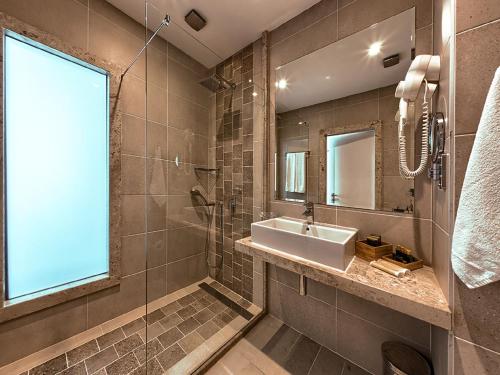 Luna Beach Hotel - image 10
