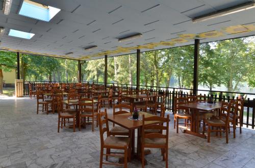 餐廳, 諾瓦滋沃霍斯特海灘度假村 (Resort Beach Nova Zivohost) in 克戈維斯諾瓦斯科凱斯