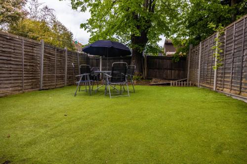 Pristine Relocation 3-Bed House in London - image 11