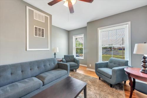 Historic St Louis Community living with 4 queen beds in Clifton Heights, USA