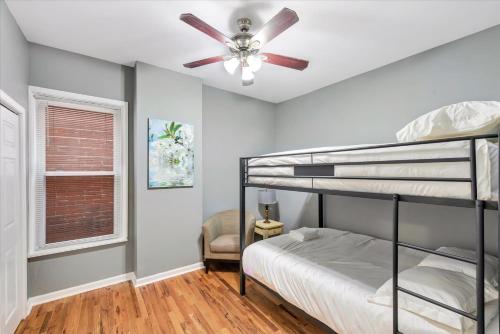 Historic St Louis Community living with 4 queen beds in Clifton Heights, USA