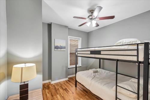 Historic St Louis Community living with 4 queen beds in Clifton Heights, USA