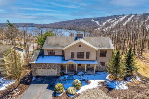 Amazing Views/Location, Hot Tub, Game Room