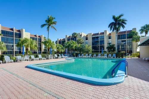 Comfortable Jensen Beach Condo with Pool View!