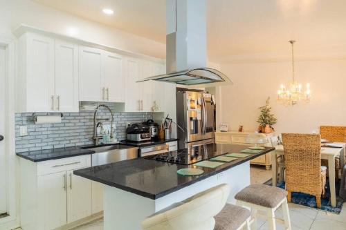 Konyha, A home away from home in East Windsor