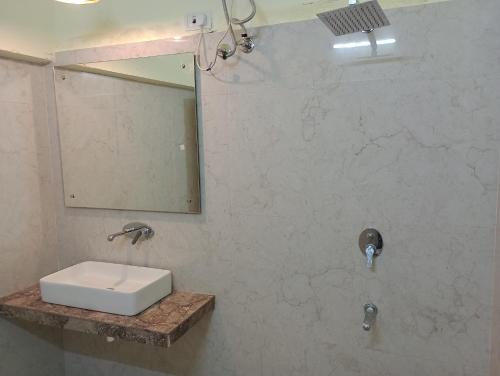 Deluxe Double Room image 10