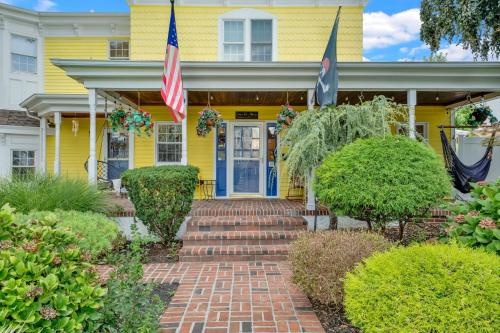 Gorgeous historic Victorian with 8 bedroom/4 baths