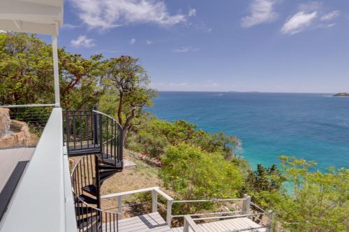 Sea La Vie - Waterfront St Thomas Escape with Pool in Nazareth