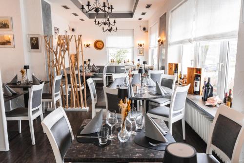 Hotel Apartments Restaurant CALA LUNA in Marburg