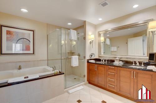 MGM Signature-28-719 Strip View Jacuzzi Studio, Las Vegas (photo 4)