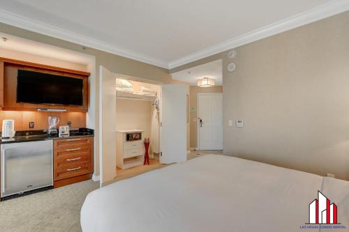 MGM Signature-28-719 Strip View Jacuzzi Studio, Las Vegas (photo 9)