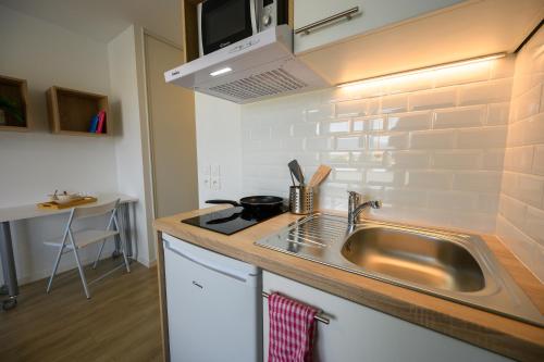ห้องครัว, Résidence Nemea Gières Campus (Residence Nemea Gieres Campus) in กีรส์