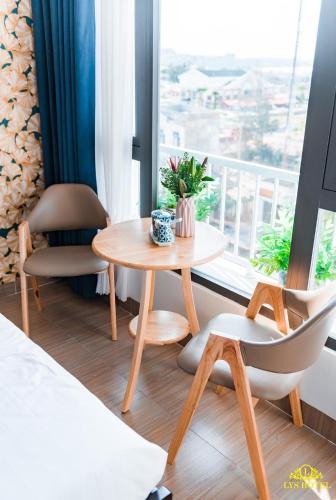 Deluxe Twin Room image 2