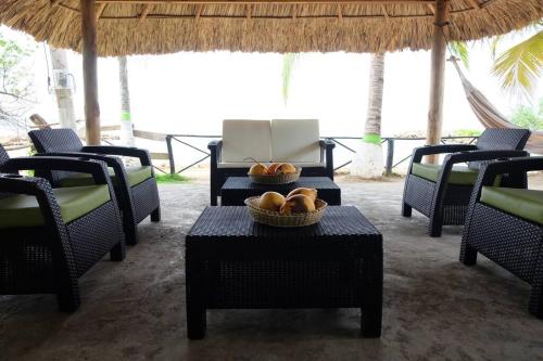 Cabaña en primera línea de playa en San Antero con Aire AC y 5 habitaciones (Cabana en primera linea de playa en San Antero con Aire AC y 5 habitaciones) in San Antero