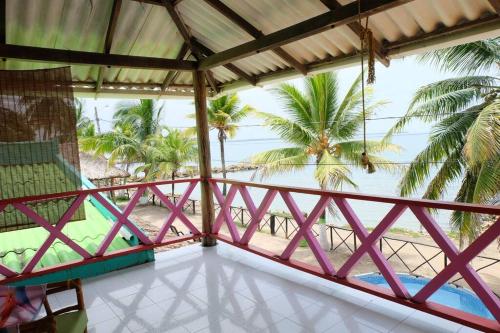 Cabaña en primera línea de playa en San Antero con Aire AC y 5 habitaciones (Cabana en primera linea de playa en San Antero con Aire AC y 5 habitaciones) in San Antero